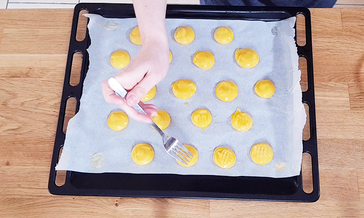 Rayer pâte à choux pochée