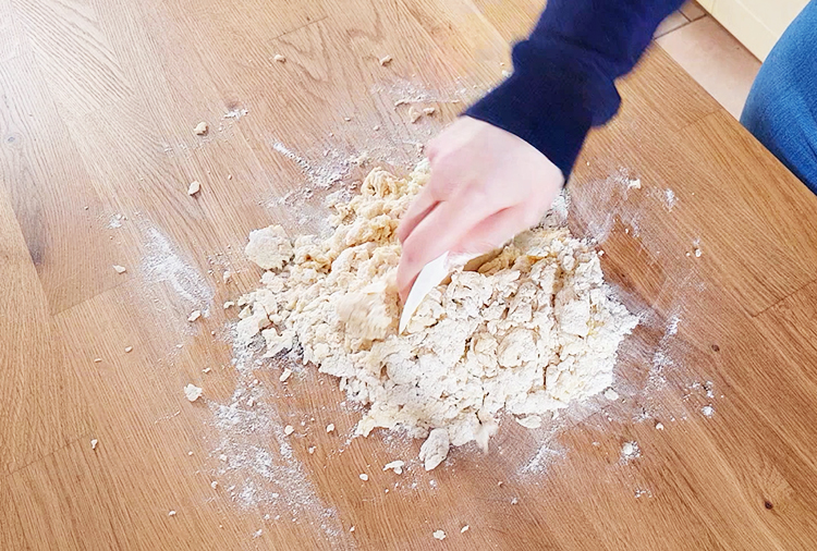 Mélange pour pâte sucrée à l'aide d'une corne