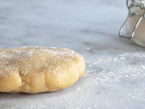 Pâte à sucre colorée facile et rapide : découvrez les recettes de