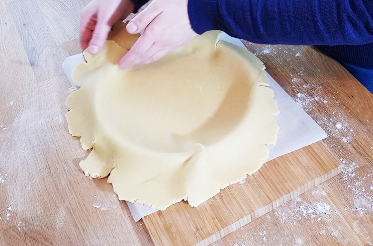 Fonçage de la pâte sablée