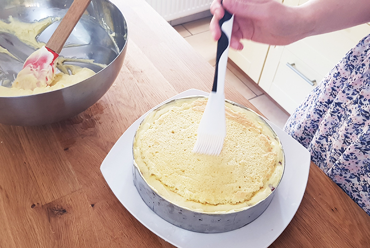 Imbibage du 2e biscuit cuillère