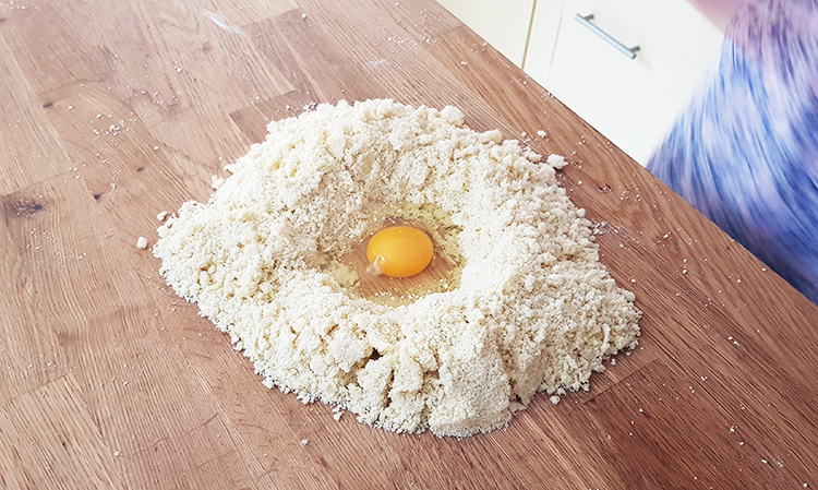 Ajout de l'oeuf au sablage