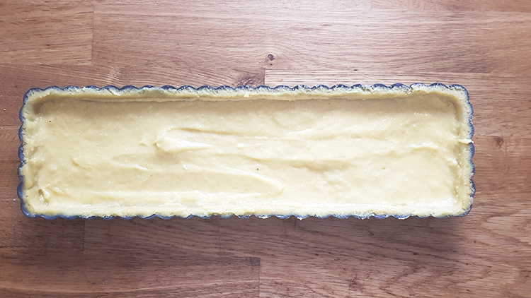 Fond de tarte recouvert de crème d'amandes