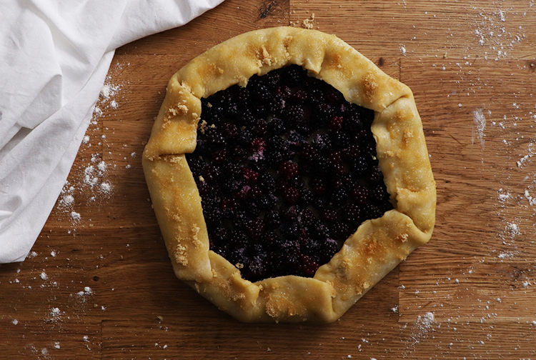 tarte rustique crue aux mûres