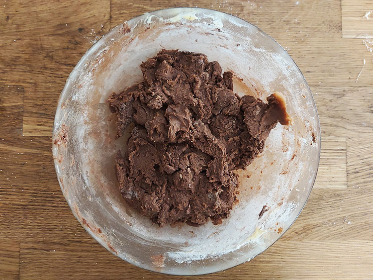 Pâte sucrée au cacao mélangée
