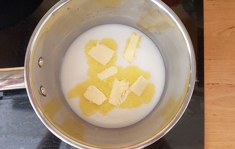 Ingrédients dans une casserole