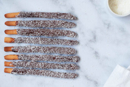 Mikados au chocolat et à la noix de coco
