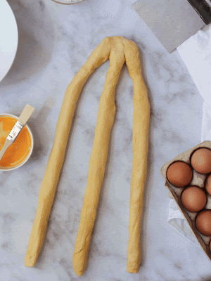 Façonnage de la brioche tressée