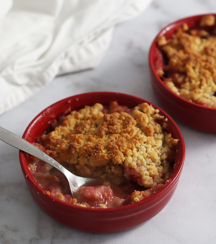 Crumble fraises et rhubarbe cuit