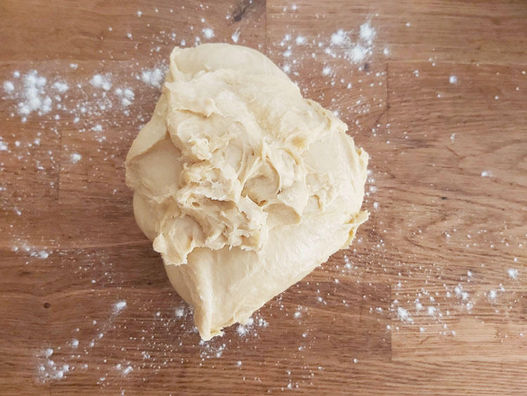 Pâte à brioche pétrie