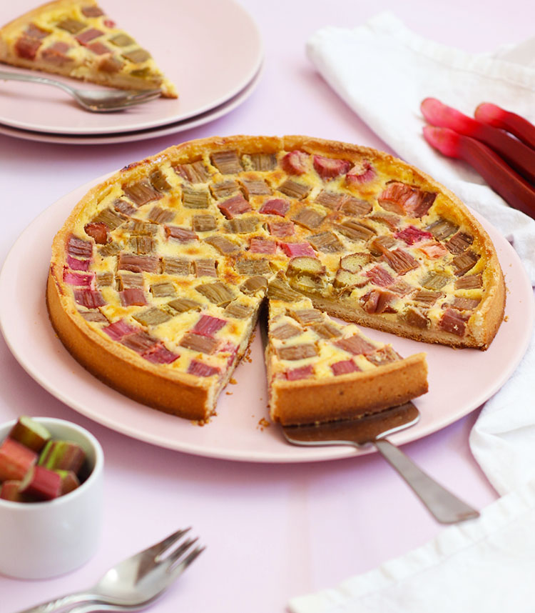 Tarte normande à la rhubarbe cuite