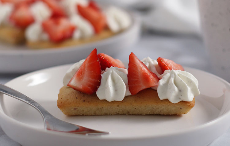 Financiers fraises et chantilly tonka