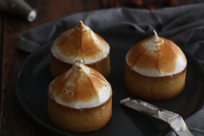 Tartelettes au citron et à la noisette meringuées