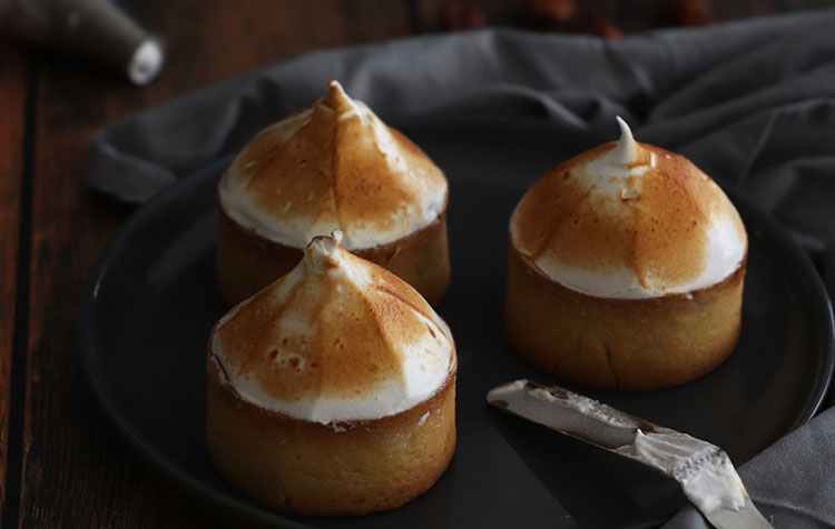 Tartelettes au citron et à la noisette meringuées