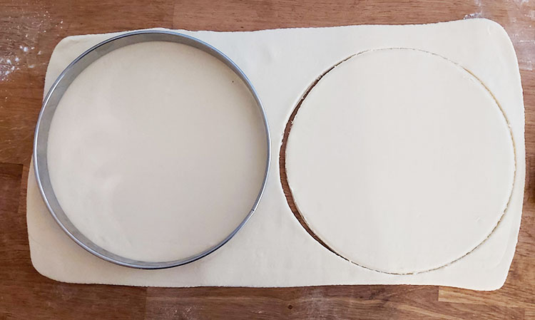 Découpage de la pâte feuilletée