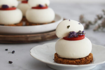 Entremets fraises et violette