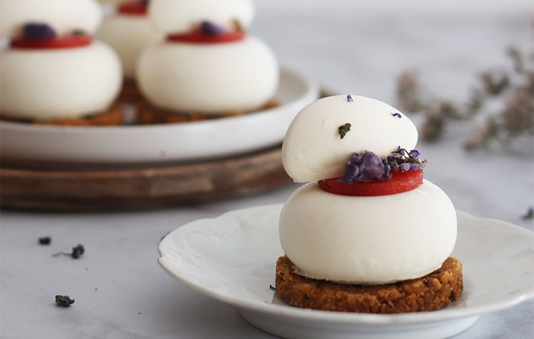 Entremets fraises et violette