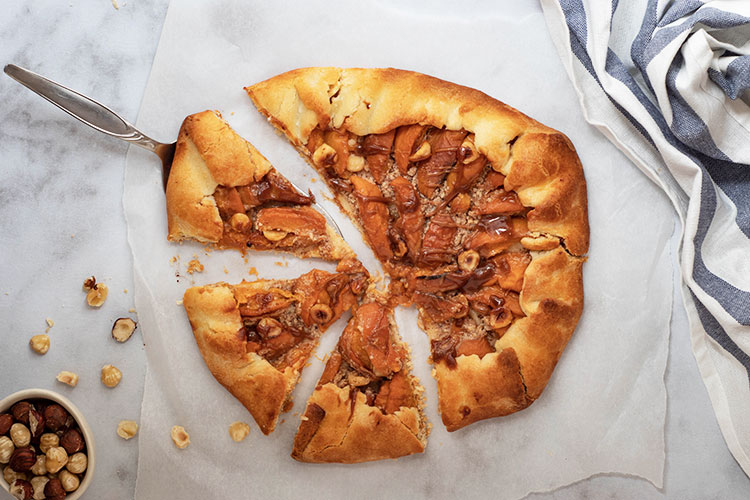 tarte rustique aux abricots et à la noisette
