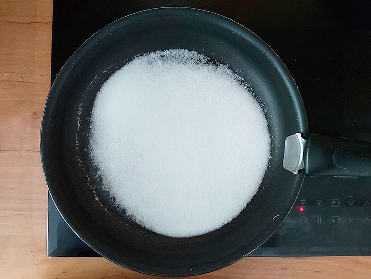 Sucre dans une casserole