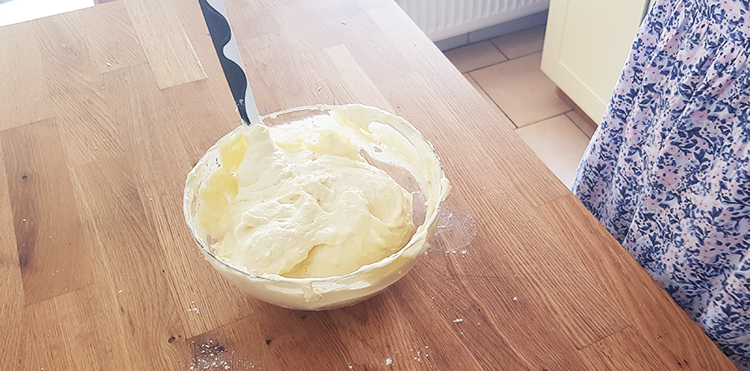 pâte à biscuit cuillère crue