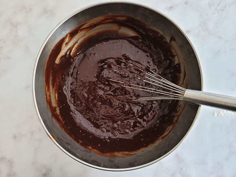 Ajout du chocolat et beurre fondus