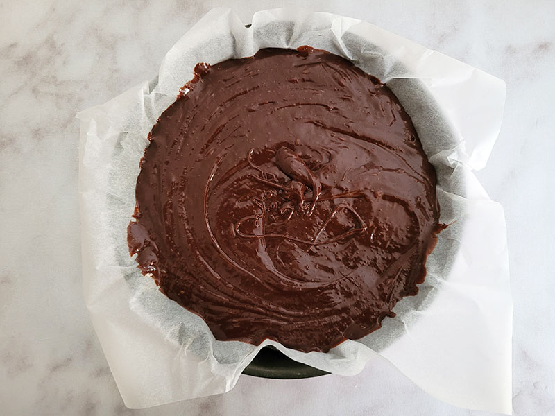 Pâte pour fondant au chocolat dans un moule