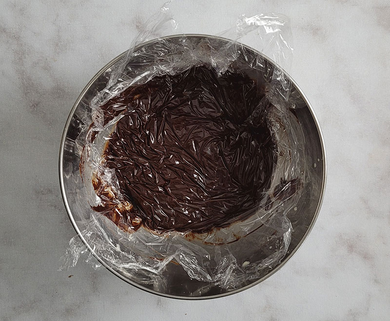 Ganache au chocolat filmée