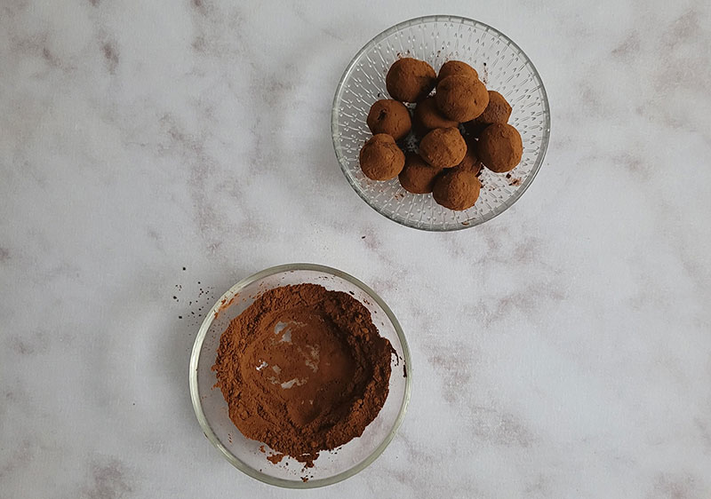 Truffes et cacao en poudre