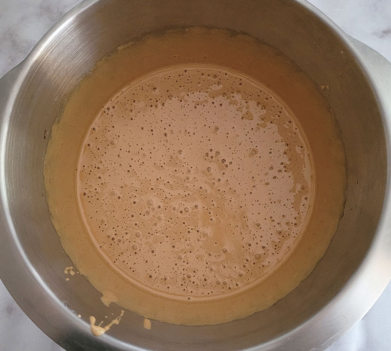 Oeufs montés avec le sucre