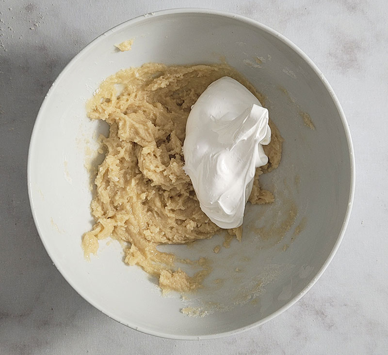 Meringue italienne ajoutée à la pâte