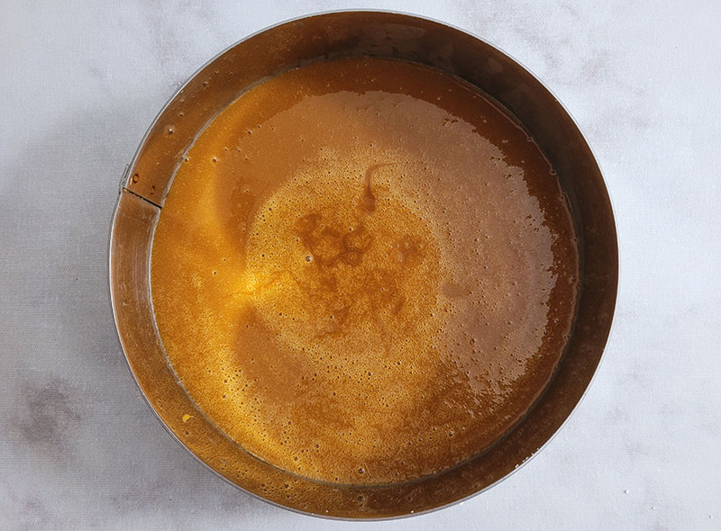 Crémeux au caramel coulé dans le cercle