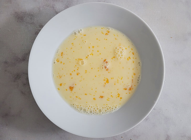 Mélange d'oeuf et de lait