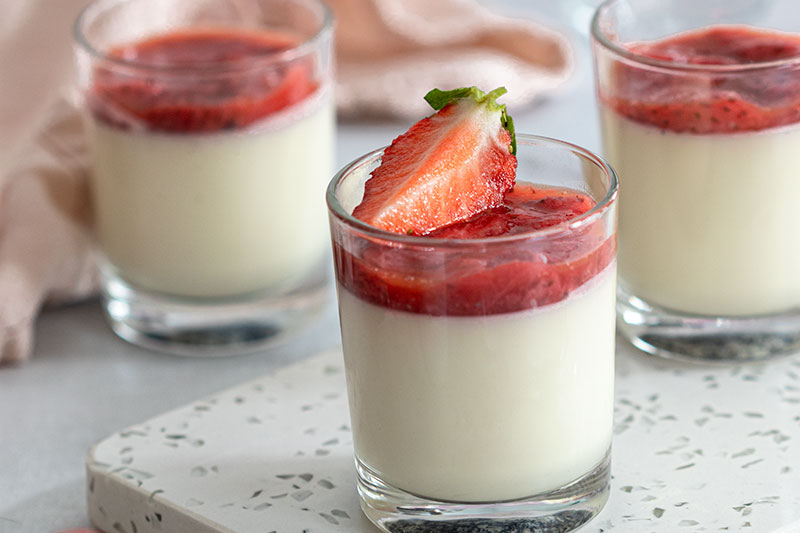 verrines de panna cotta aux fraises