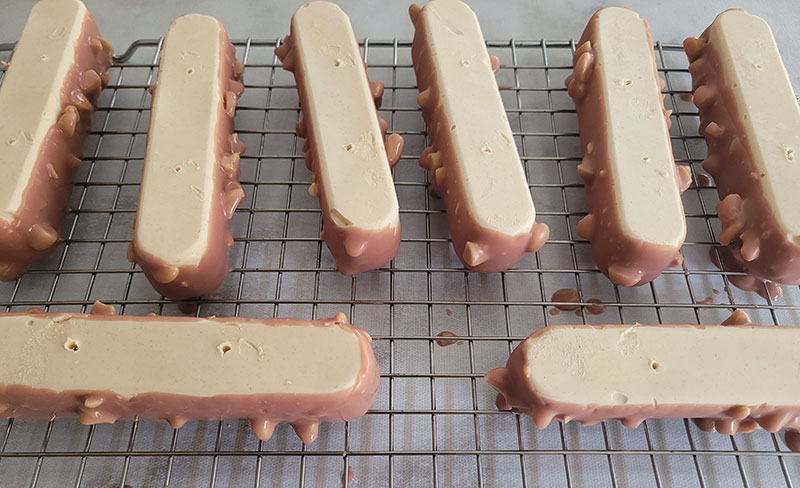 Fingers fraises et amande avant décoration