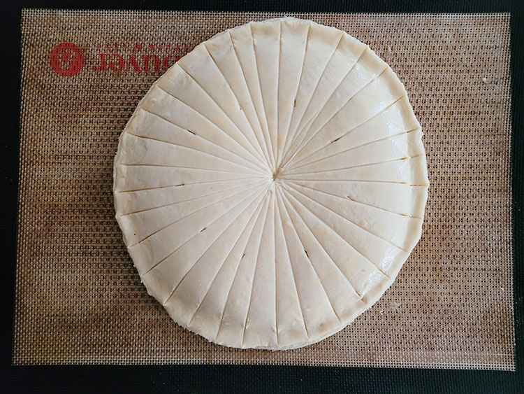 Galette des rois avant cuisson
