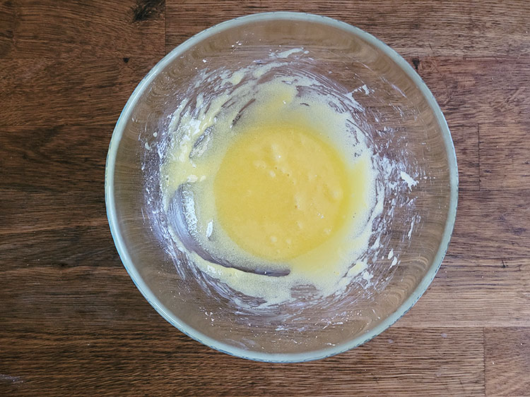 Mélange de jaunes, sucre et fécule de maïs pour crème pâtissière