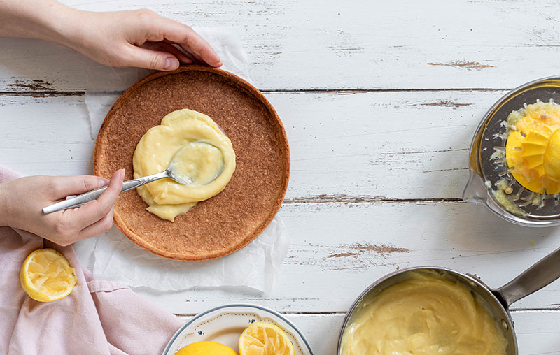 Tarte au citron avec lumière naturelle