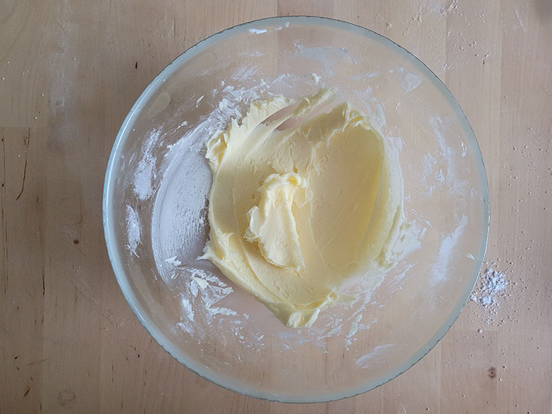 Crémage du beurre et sucre glace