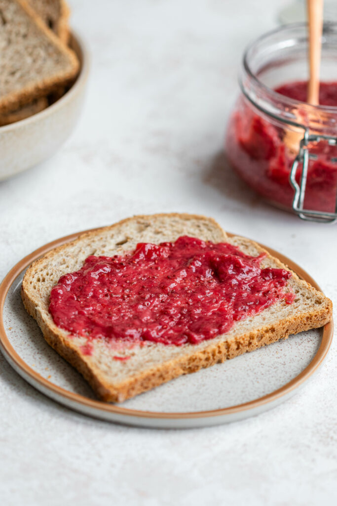 Tartine à la confiture de fraises