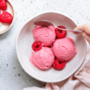 Photo culinaire de glace aux framboises